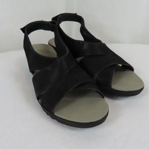 Clarks Cloudsteppers Black Easy Close Sandals Sz. 11